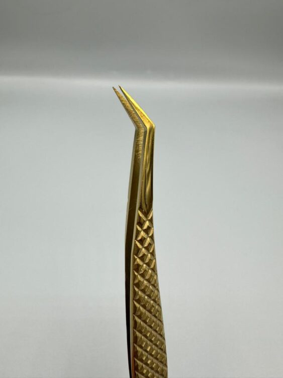 پنس دست ساز اکستنشن شیار دار طلایی (ایزوله زاویه دار)