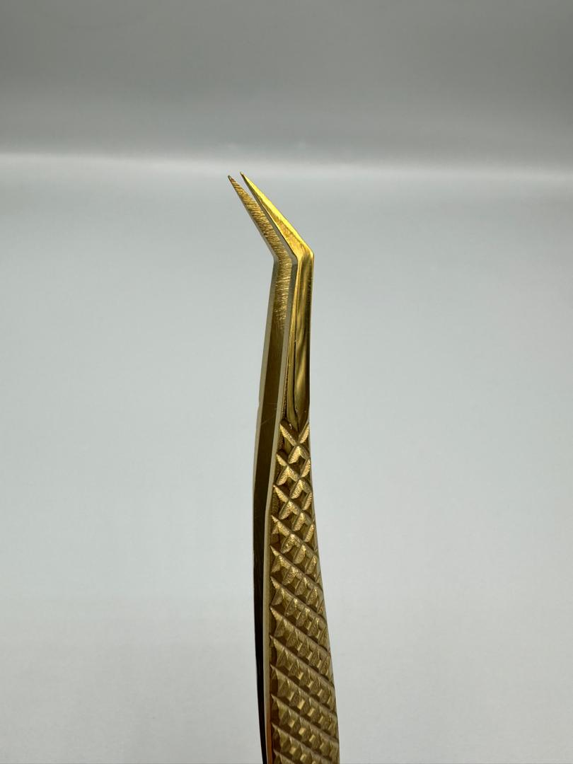 پنس دست ساز اکستنشن شیار دار طلایی (ایزوله زاویه دار)