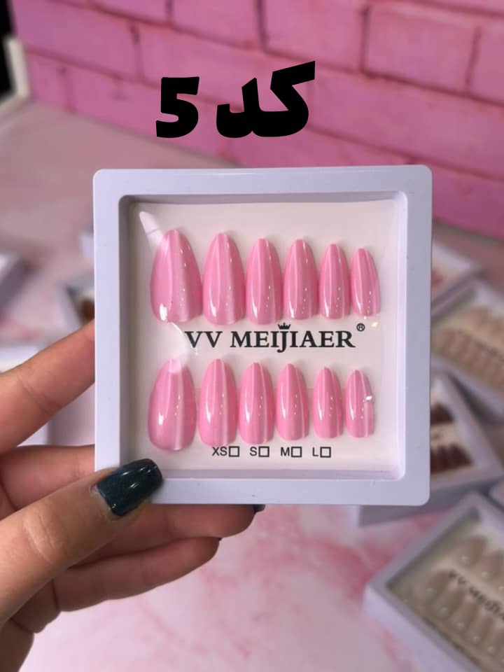 ناخن مصنوعی کره ای مدل آیس ژل بادامی