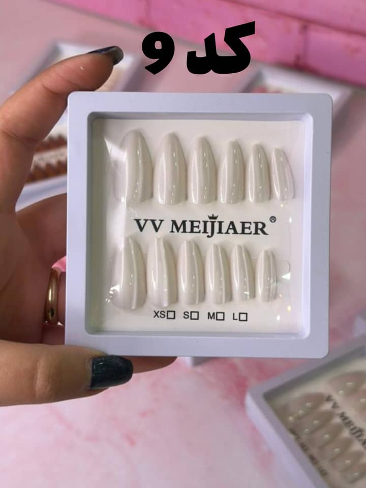 ناخن مصنوعی کره ای مدل آیس ژل بادامی