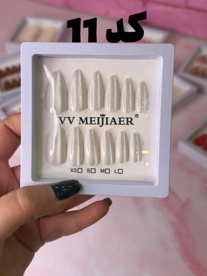 ناخن مصنوعی کره ای مدل آیس ژل بادامی