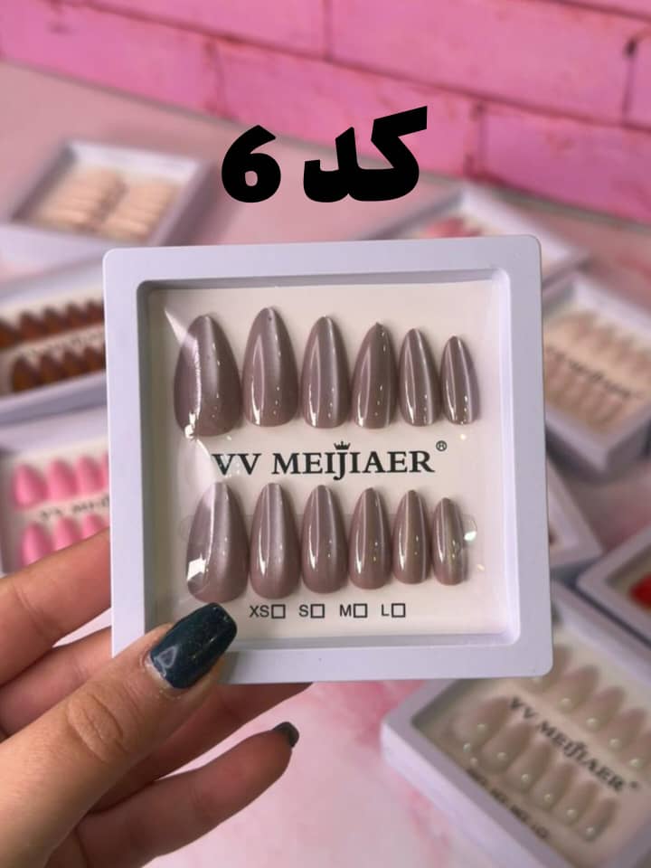 ناخن مصنوعی کره ای مدل آیس ژل بادامی