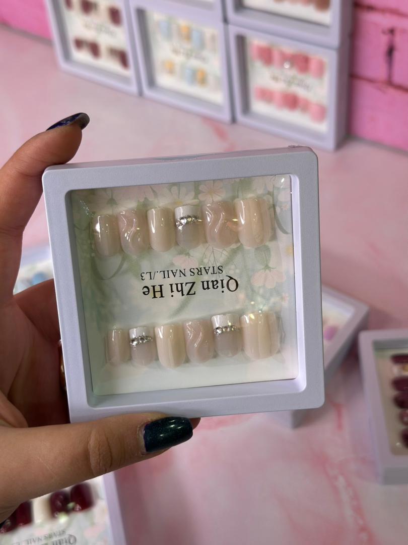 ناخن مصنوعی دیزاین دار سایز طبیعی فقط عمده