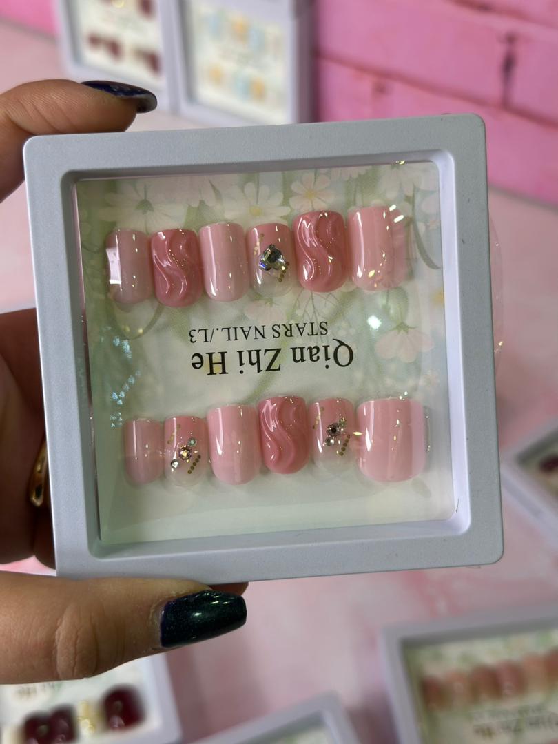 ناخن مصنوعی دیزاین دار سایز طبیعی فقط عمده