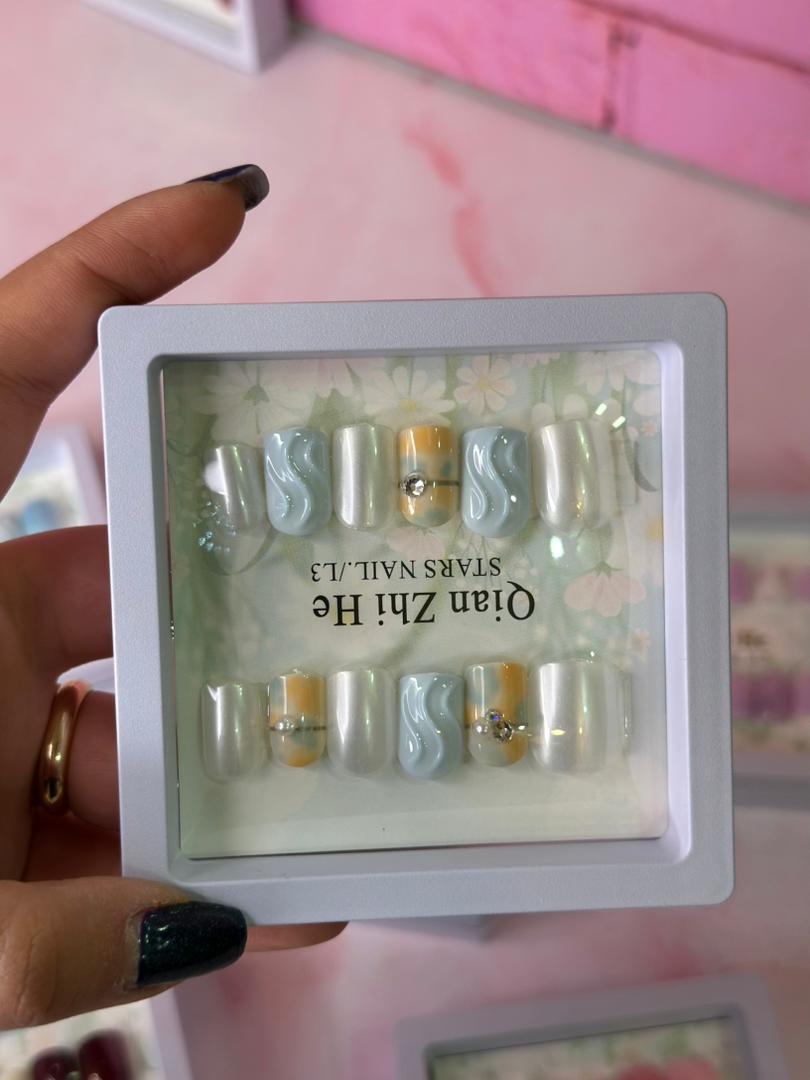 ناخن مصنوعی دیزاین دار سایز طبیعی فقط عمده